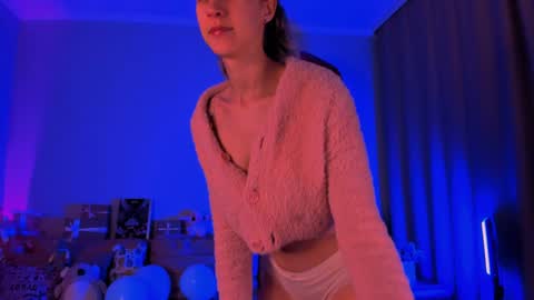 Snapshot of skyewavy chatting on 12-03-24, 12:13    online show from 12-03-24, 12:13