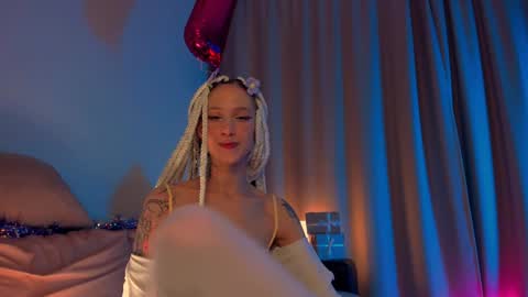 Snapshot of skyewavy chatting on 12-16-24, 11:07    online show from 12-16-24, 11:07