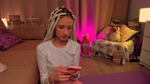 Snapshot of skyewavy chatting on 01-03-25, 05:20    online show from 01-03-25, 05:20