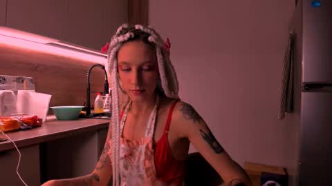 Snapshot of skyewavy chatting on 02-12-25, 12:16    online show from 02-12-25, 12:16