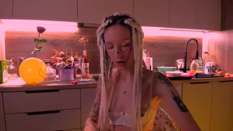 Snapshot of skyewavy chatting on 02-15-25, 03:09    online show from 02-15-25, 03:09