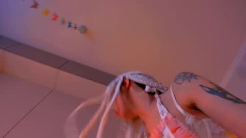 Snapshot of skyewavy chatting on 02-15-25, 06:12    online show from 02-15-25, 06:12