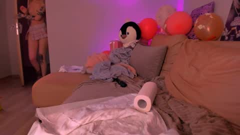 Snapshot of skyewavy chatting on 02-26-25, 04:14    online show from 02-26-25, 04:14