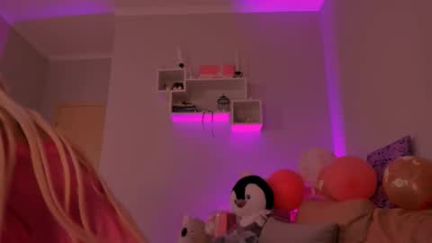 Snapshot of skyewavy chatting on 02-27-25, 05:02    online show from 02-27-25, 05:02