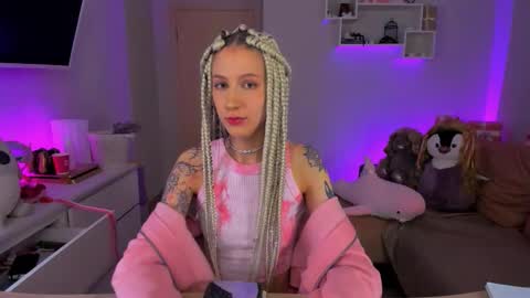 Snapshot of skyewavy chatting on 09-27-25, 04:17    online show from 09-27-25, 04:17