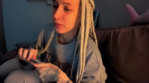 Snapshot of skyewavy chatting on 09-29-25, 05:34    online show from 09-29-25, 05:34