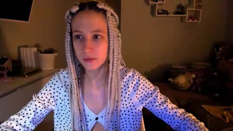 Snapshot of skyewavy chatting on 10-07-25, 09:56    online show from 10-07-25, 09:56