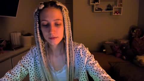 Snapshot of skyewavy chatting on 10-09-25, 09:35    online show from 10-09-25, 09:35