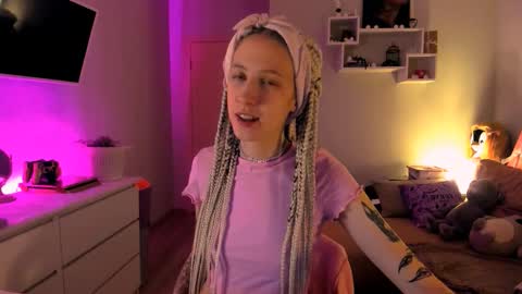 Snapshot of skyewavy chatting on 10-11-25, 09:13    online show from 10-11-25, 09:13