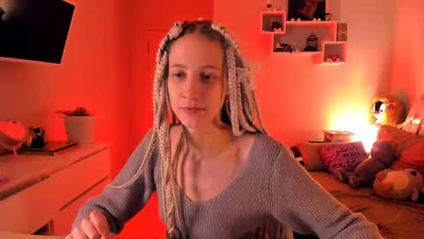 Snapshot of skyewavy chatting on 10-12-25, 11:59    online show from 10-12-25, 11:59