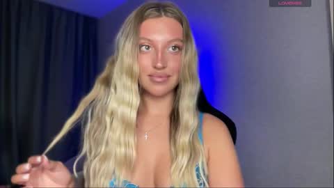 Snapshot of skyffi chatting on 09-20-25, 06:20 GARRY AND SOPHIA online show from 09-20-25, 06:20