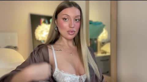 Snapshot of skyffi chatting on 12-04-25, 08:50 GARRY AND SOPHIA online show from 12-04-25, 08:50