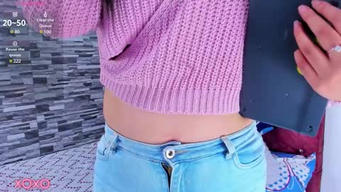 Snapshot of skyhotgirl chatting on 02-28-25, 06:41 Sky online show from 02-28-25, 06:41