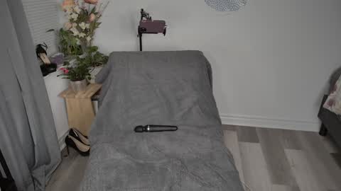 skylar bird online show from 02-05-25, 04:27