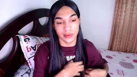 skyla online show from 10-19-25, 03:18