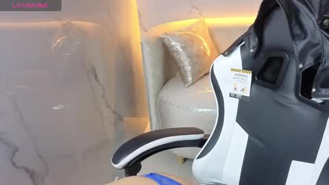 Snapshot of skyler_gracee_tx chatting on 10-14-25, 01:01 Live 800am 200pm COLOMBIAN HOUR online show from 10-14-25, 01:01