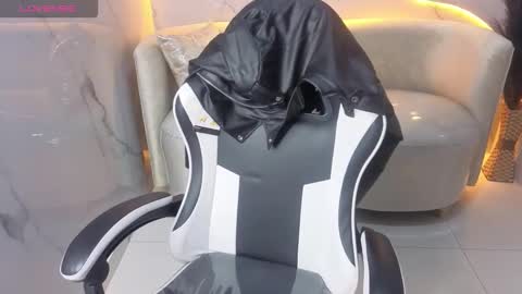 Snapshot of skyler_gracee_tx chatting on 10-27-25, 01:15 Live 800am 200pm COLOMBIAN HOUR online show from 10-27-25, 01:15