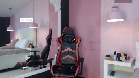 Snapshot of skylerbloom chatting on 09-29-25, 03:33 skylerbloom online show from 09-29-25, 03:33