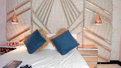 Snapshot of skylerbloom chatting on 10-15-25, 03:28 skylerbloom online show from 10-15-25, 03:28