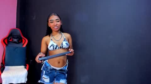 Snapshot of skylerbloom chatting on 10-19-25, 02:45 skylerbloom online show from 10-19-25, 02:45