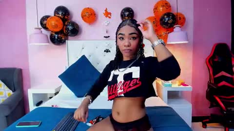 Snapshot of skylerbloom chatting on 10-22-25, 03:07 skylerbloom online show from 10-22-25, 03:07