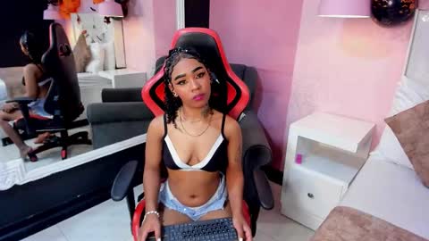 Snapshot of skylerbloom chatting on 10-24-25, 03:36 skylerbloom online show from 10-24-25, 03:36