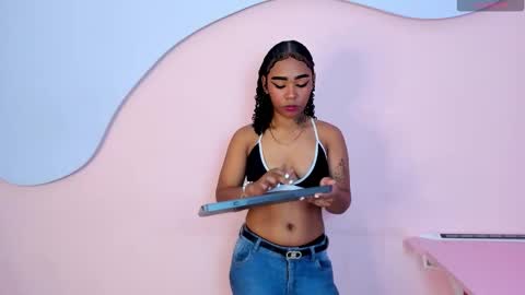 Snapshot of skylerbloom chatting on 10-27-25, 03:21 skylerbloom online show from 10-27-25, 03:21