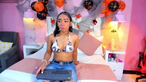 Snapshot of skylerbloom chatting on 10-29-25, 03:53 skylerbloom online show from 10-29-25, 03:53