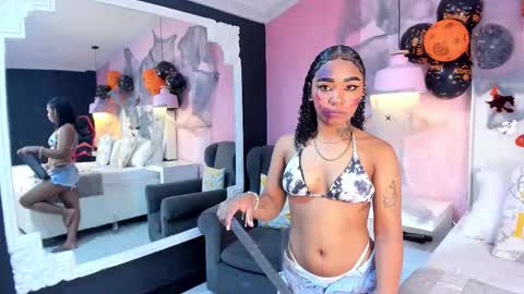 Snapshot of skylerbloom chatting on 10-31-25, 03:29 skylerbloom online show from 10-31-25, 03:29