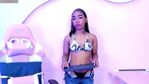 Snapshot of skylerbloom chatting on 11-04-25, 04:22 skylerbloom online show from 11-04-25, 04:22