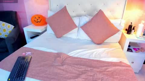 Snapshot of skylerbloom chatting on 11-05-25, 03:06 skylerbloom online show from 11-05-25, 03:06