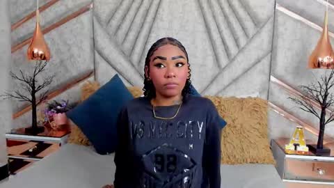 Snapshot of skylerbloom chatting on 11-19-25, 02:33 skylerbloom online show from 11-19-25, 02:33