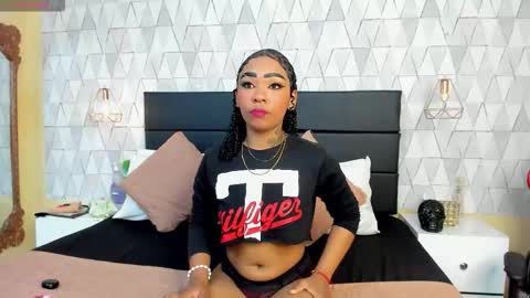 Snapshot of skylerbloom chatting on 11-21-25, 03:16 skylerbloom online show from 11-21-25, 03:16