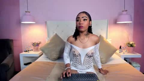 Snapshot of skylerbloom chatting on 11-22-25, 02:43 skylerbloom online show from 11-22-25, 02:43