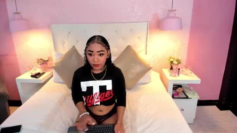 Snapshot of skylerbloom chatting on 11-28-25, 02:25 skylerbloom online show from 11-28-25, 02:25