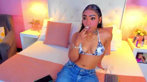 Snapshot of skylerbloom chatting on 12-01-25, 02:38 skylerbloom online show from 12-01-25, 02:38