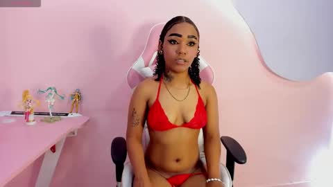 Snapshot of skylerbloom chatting on 12-02-25, 01:44 skylerbloom online show from 12-02-25, 01:44