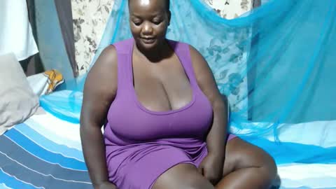 Snapshot of skylla07 chatting on 11-18-25, 03:56 sheliah online show from 11-18-25, 03:56