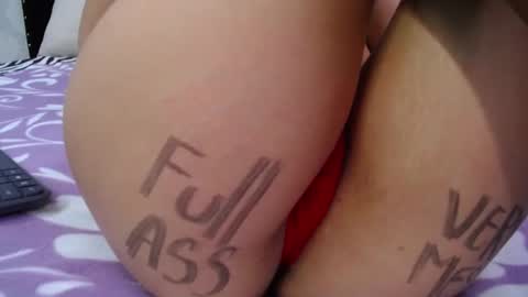 Snapshot of skynny_horney chatting on 12-17-24, 04:56 Skynny online show from 12-17-24, 04:56