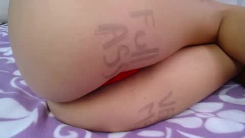 Snapshot of skynny_horney chatting on 12-17-24, 11:06 Skynny online show from 12-17-24, 11:06