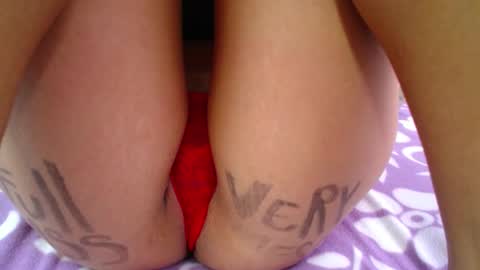 Snapshot of skynny_horney chatting on 12-20-24, 10:49 Skynny online show from 12-20-24, 10:49