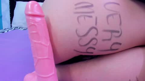 Snapshot of skynny_horney chatting on 01-28-25, 09:08 Skynny online show from 01-28-25, 09:08