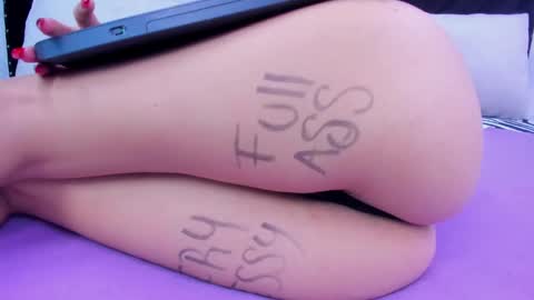 Snapshot of skynny_horney chatting on 01-29-25, 12:12 Skynny online show from 01-29-25, 12:12