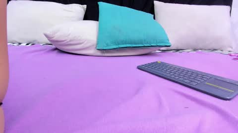 Snapshot of skynny_horney chatting on 02-21-25, 06:18 Skynny online show from 02-21-25, 06:18