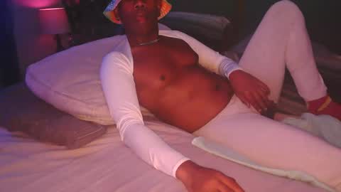 skyonetoo3 online show from 11-18-25, 02:28