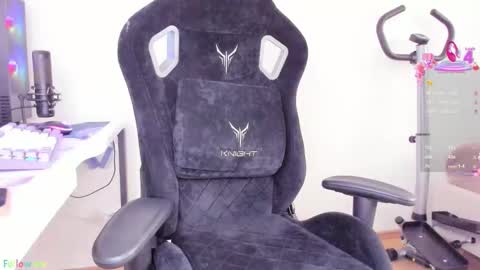 Snapshot of skyqueeni chatting on 09-17-25, 08:16 Nastya online show from 09-17-25, 08:16