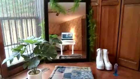 Snapshot of skywinters chatting on 11-23-25, 03:34 Sky Winters online show from 11-23-25, 03:34