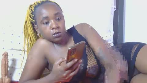 Snapshot of skyy_brown chatting on 02-25-25, 06:25 Bella online show from 02-25-25, 06:25