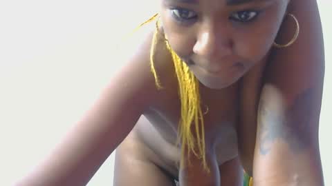 Snapshot of skyy_brown chatting on 03-05-25, 10:00 Bella online show from 03-05-25, 10:00
