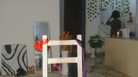 Snapshot of skyy_brown chatting on 10-05-25, 02:10 Bella online show from 10-05-25, 02:10